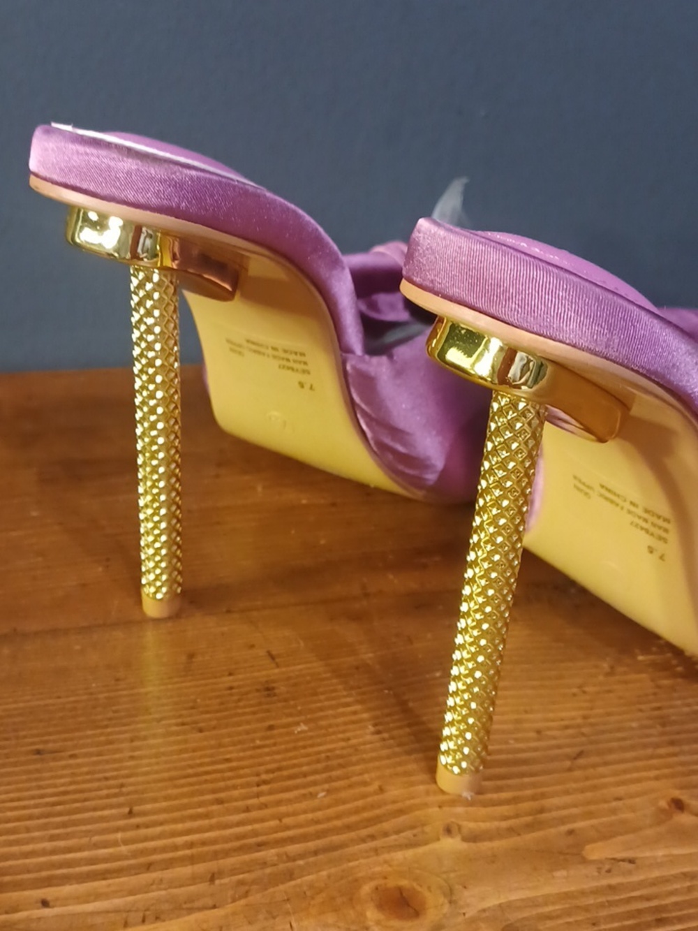 Cape Robbin Heels - Picture 5 of 16